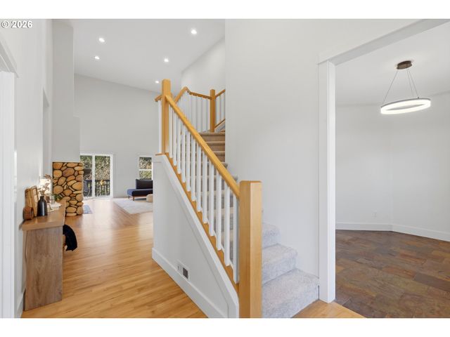 2445 W 10TH St, Washougal, WA 98671