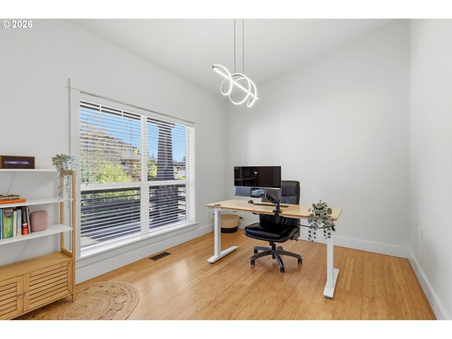 2445 W 10TH St, Washougal, WA 98671