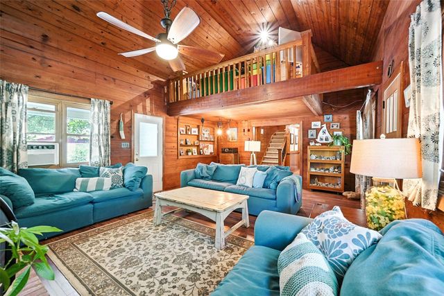 301 E 7th Street, Shady Shores, TX 76208
