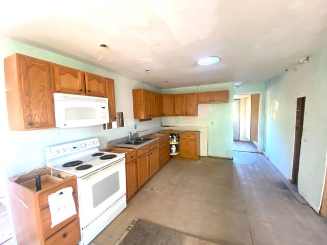 3281 Wallaker Road, Benzonia, MI 49616