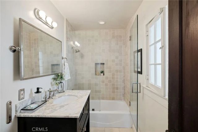 525 Manhattan Beach Blvd, Manhattan Beach, CA 90266