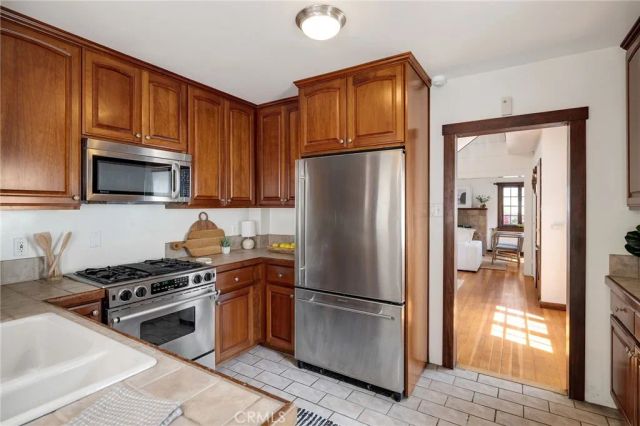 525 Manhattan Beach Blvd, Manhattan Beach, CA 90266