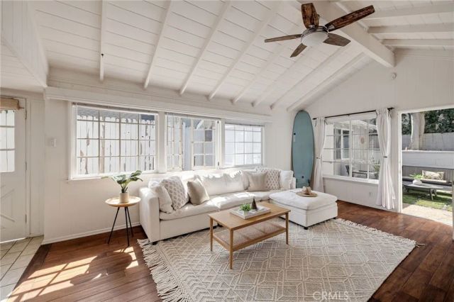 525 Manhattan Beach Blvd, Manhattan Beach, CA 90266