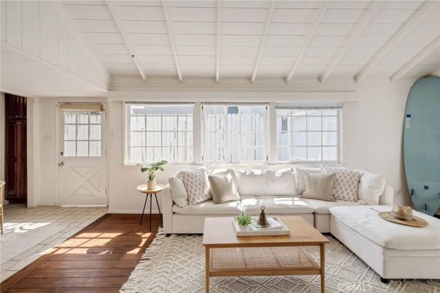 525 Manhattan Beach Blvd, Manhattan Beach, CA 90266