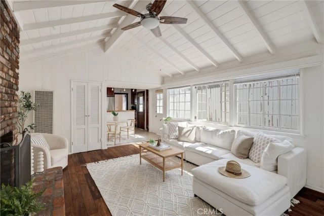 525 Manhattan Beach Blvd, Manhattan Beach, CA 90266