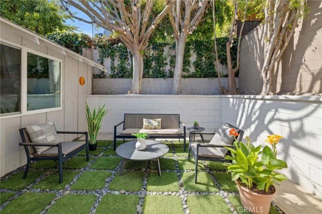 525 Manhattan Beach Blvd, Manhattan Beach, CA 90266