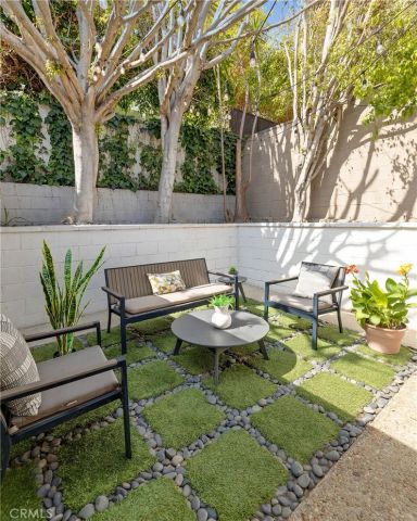 525 Manhattan Beach Blvd, Manhattan Beach, CA 90266