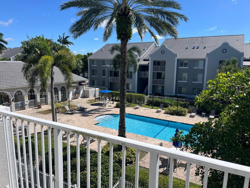 655 SW 111th Way 308, Pembroke Pines, FL 33025