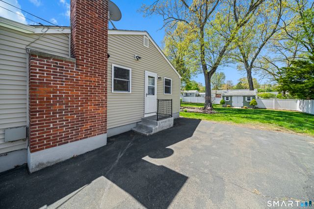 27 Highland Road, Windsor Locks, CT 06096