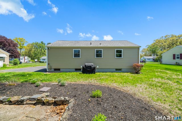 27 Highland Road, Windsor Locks, CT 06096