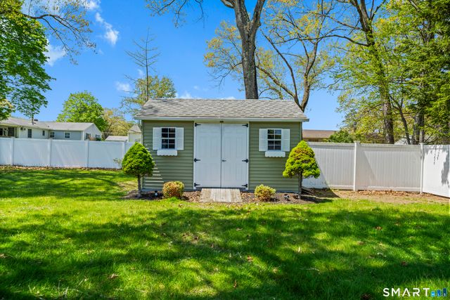 27 Highland Road, Windsor Locks, CT 06096