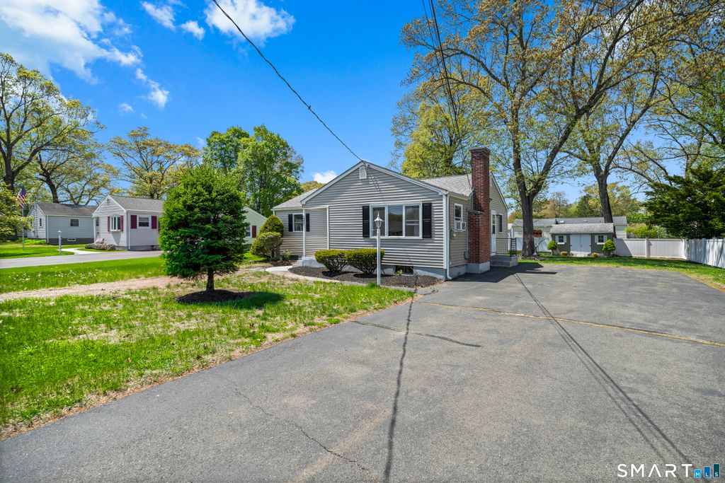 27 Highland Road, Windsor Locks, CT 06096