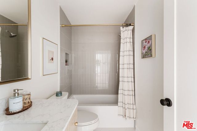 4412 Finley Avenue 3, Los Angeles, CA 90027