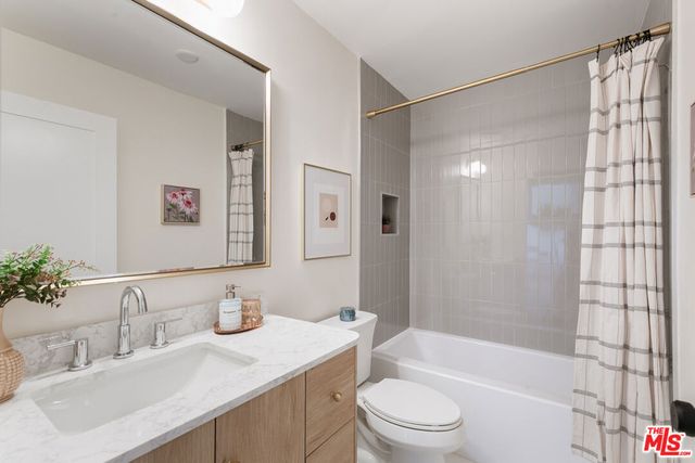 4412 Finley Avenue 3, Los Angeles, CA 90027