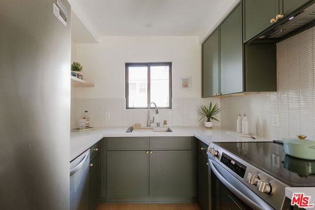 4412 Finley Avenue 3, Los Angeles, CA 90027