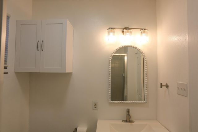 10 Jenkins Street, Houston, TX 77003