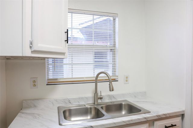 10 Jenkins Street, Houston, TX 77003