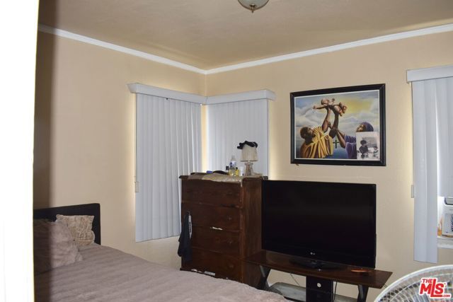 1738 W 82nd Street, Los Angeles, CA 90047
