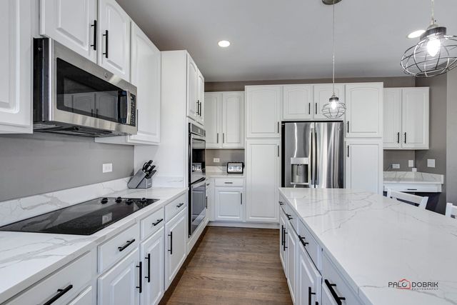 7404 Brentwood Lane, Gurnee, IL 60031