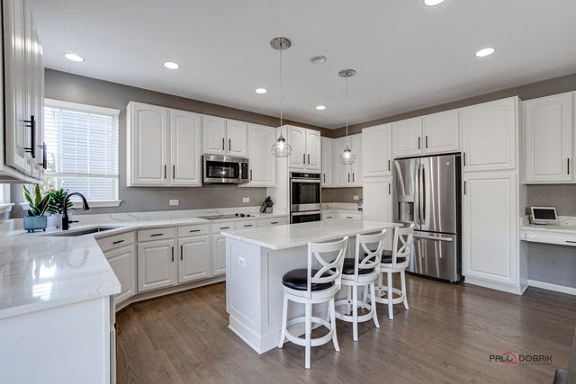 7404 Brentwood Lane, Gurnee, IL 60031