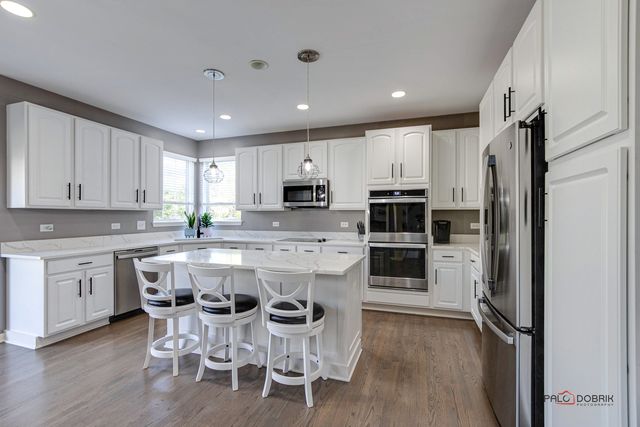 7404 Brentwood Lane, Gurnee, IL 60031
