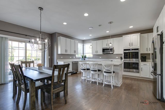 7404 Brentwood Lane, Gurnee, IL 60031