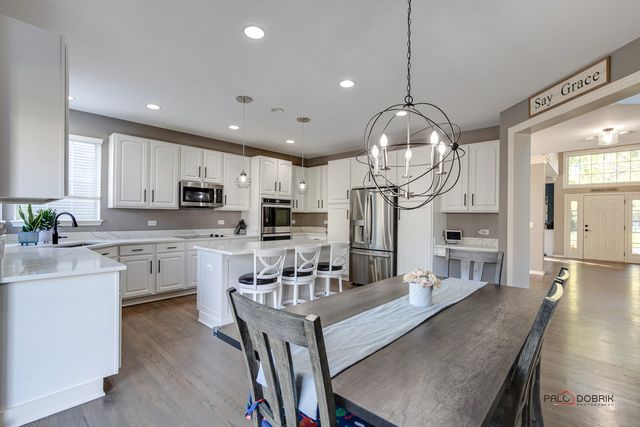 7404 Brentwood Lane, Gurnee, IL 60031