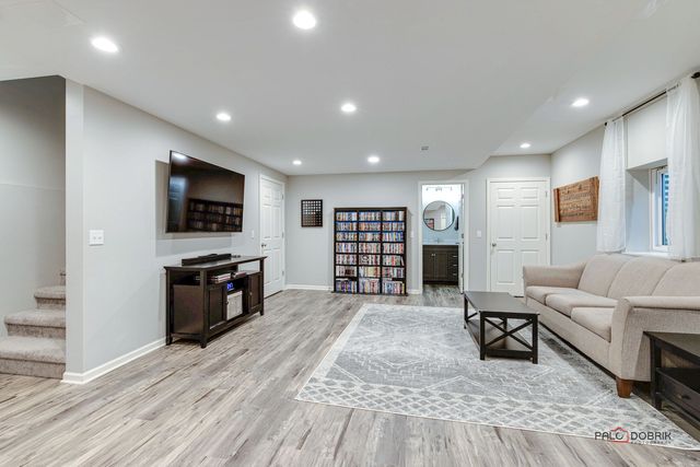 7404 Brentwood Lane, Gurnee, IL 60031