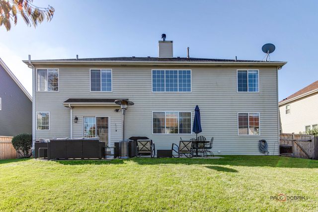 7404 Brentwood Lane, Gurnee, IL 60031