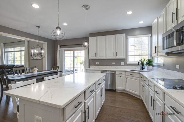 7404 Brentwood Lane, Gurnee, IL 60031