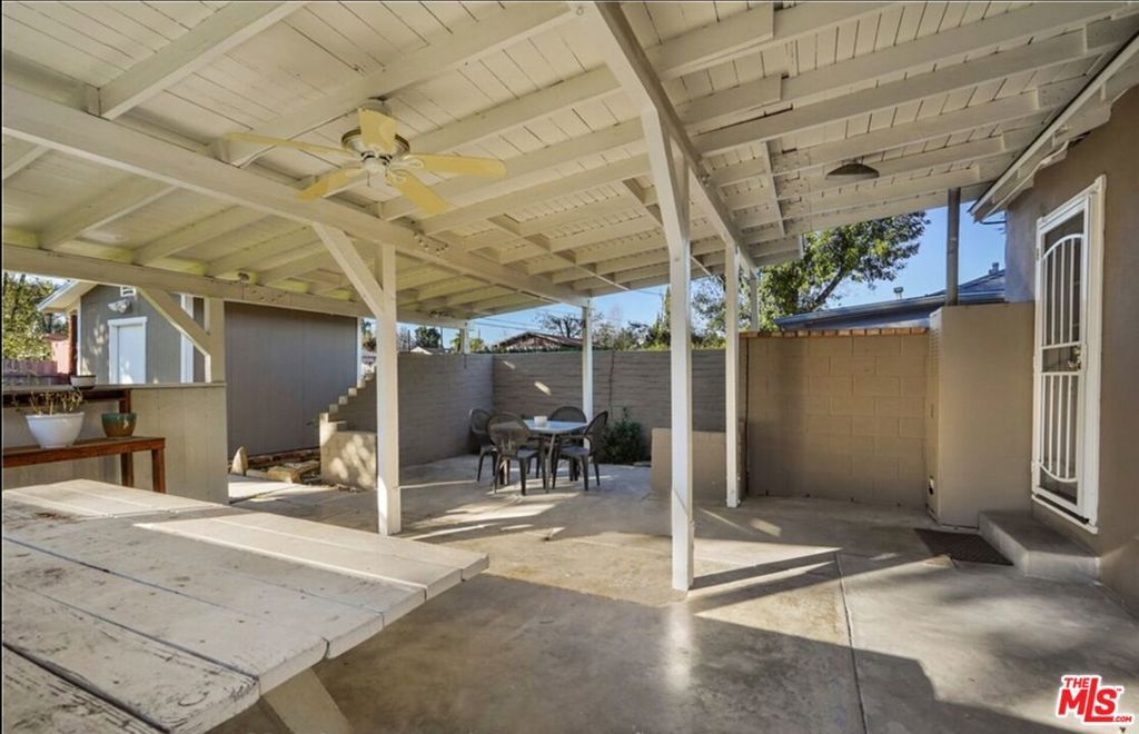 Image 10 of property listing at 8433 Tunney Avenue, Northridge, CA 91324