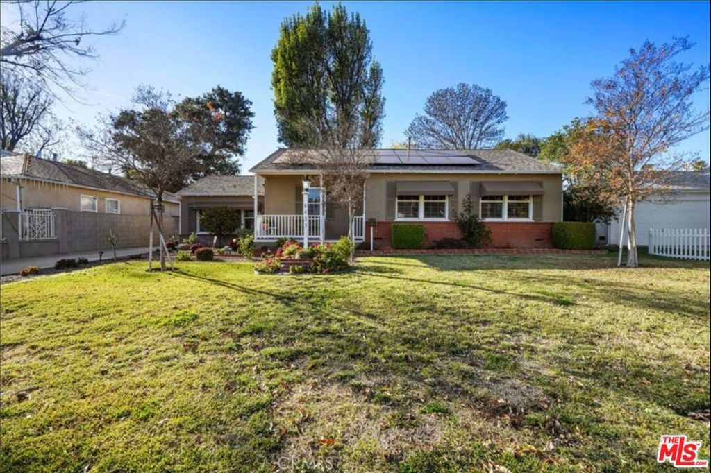 Image 3 of property listing at 8433 Tunney Avenue, Northridge, CA 91324