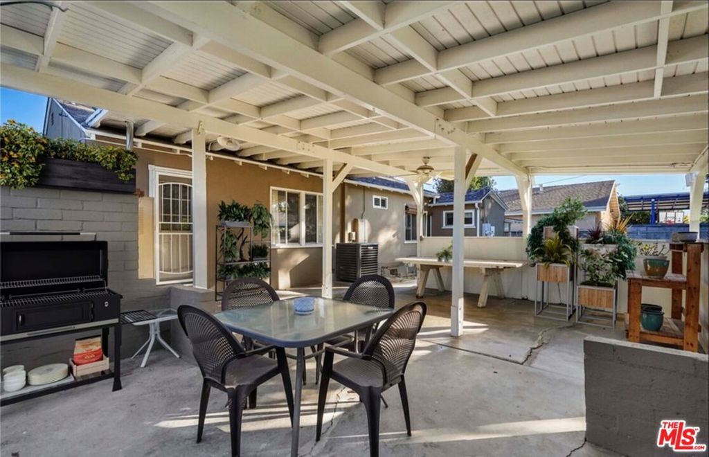 Image 6 of property listing at 8433 Tunney Avenue, Northridge, CA 91324