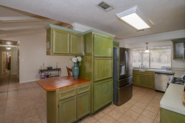 820 Enfield Lane, Beaumont, TX 77707