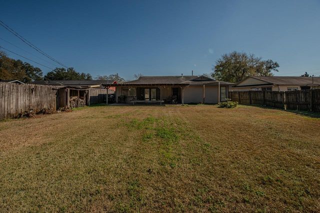 820 Enfield Lane, Beaumont, TX 77707