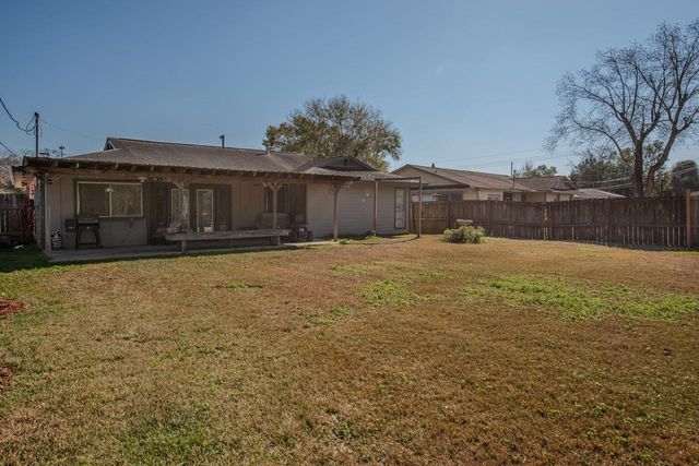 820 Enfield Lane, Beaumont, TX 77707