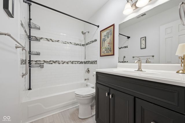 9278 Oak Run East Drive, Indianapolis, IN 46260