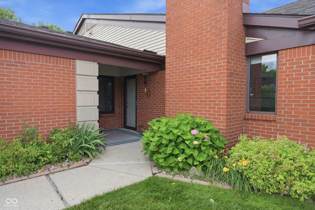 9278 Oak Run East Drive, Indianapolis, IN 46260