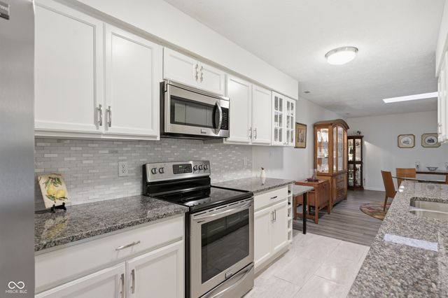 9278 Oak Run East Drive, Indianapolis, IN 46260