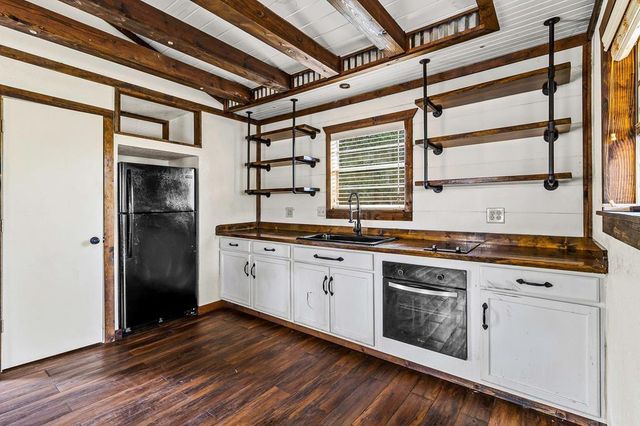 1542 Hillbilly Heaven, Livingston, TX 77351