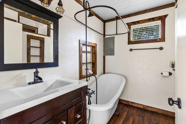 1542 Hillbilly Heaven, Livingston, TX 77351