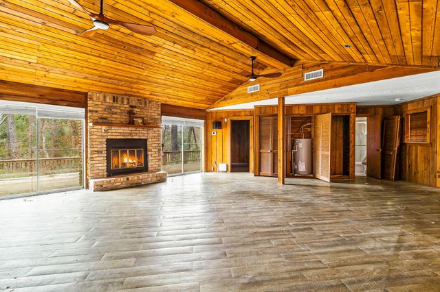 1542 Hillbilly Heaven, Livingston, TX 77351