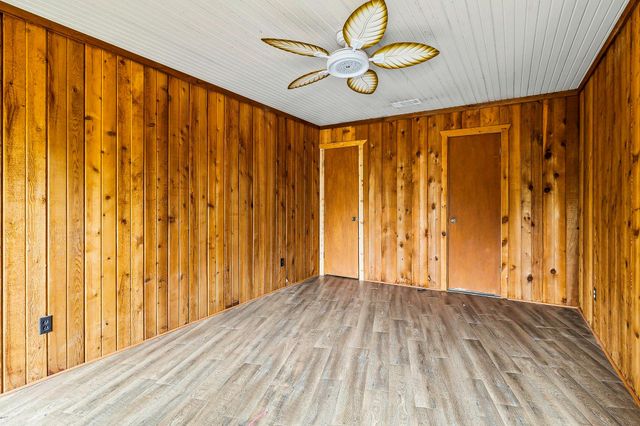 1542 Hillbilly Heaven, Livingston, TX 77351