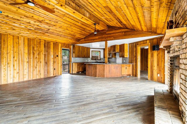 1542 Hillbilly Heaven, Livingston, TX 77351