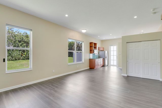 10075 Freesian Way, Wellington, FL 33449