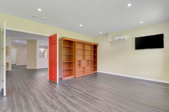 10075 Freesian Way, Wellington, FL 33449