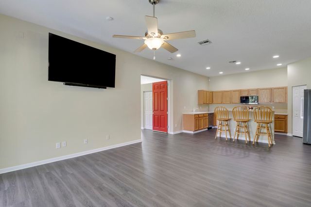 10075 Freesian Way, Wellington, FL 33449