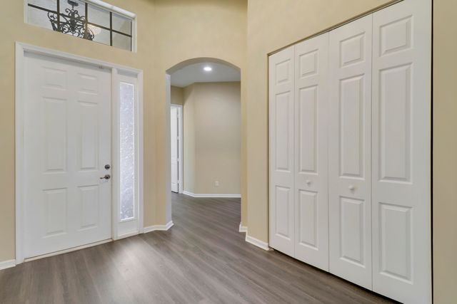 10075 Freesian Way, Wellington, FL 33449