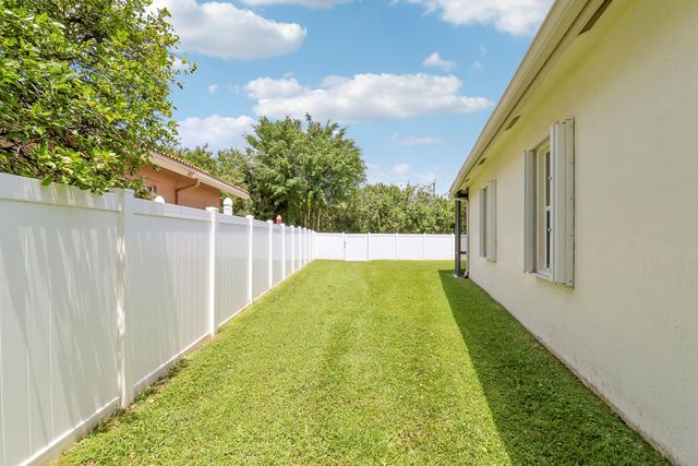 10075 Freesian Way, Wellington, FL 33449