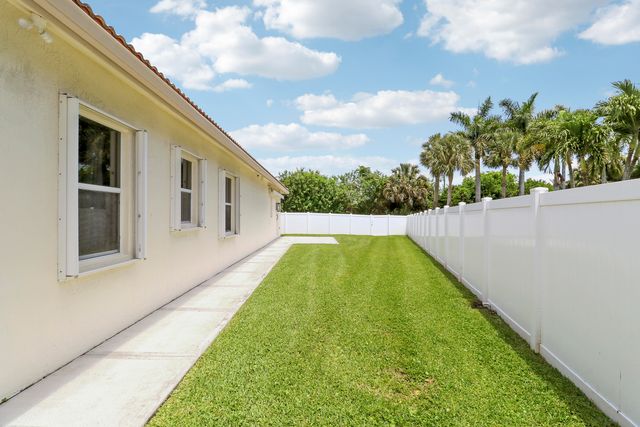 10075 Freesian Way, Wellington, FL 33449